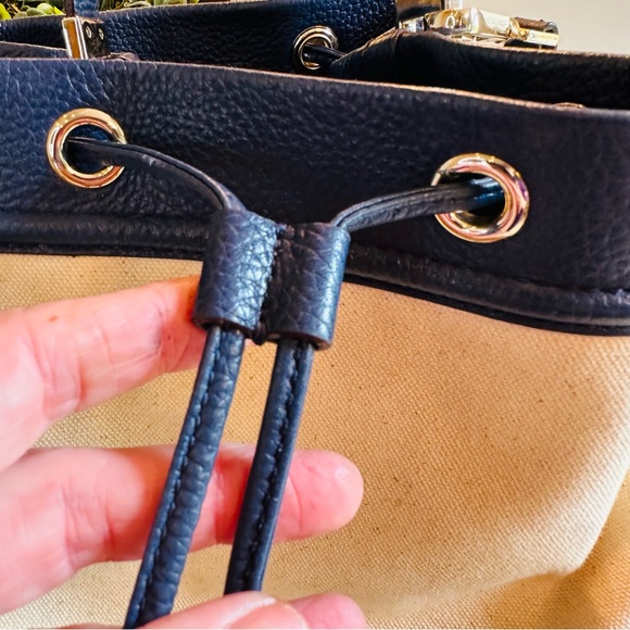 KATE SPADE NEW YORK CANVAS AND NAVY BLUE LEATHER TRIM GOOD CONDITION HANDBAG - Picture 9 of 10